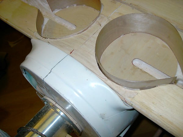 Verkastung der Radschächte mit 0,6mm Sperrholz